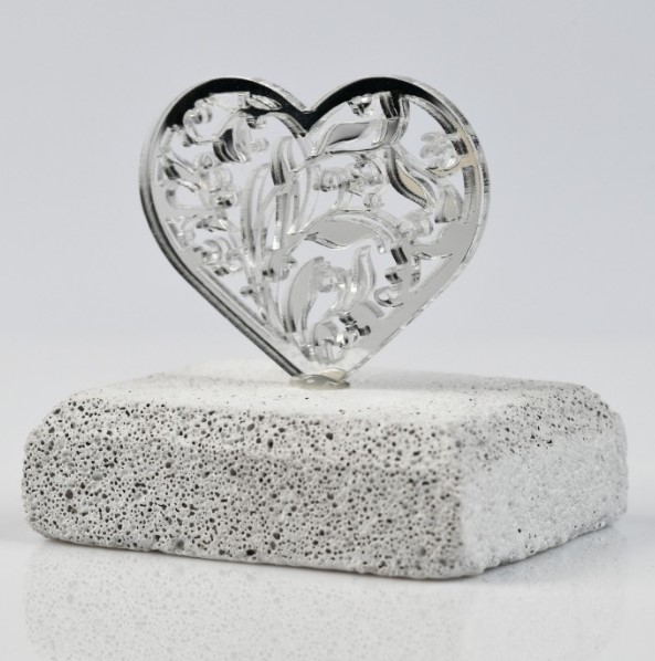 Plexiglass καρδιά ασημί σε μάρμαρο 7X7CM Μπομπονιέρα Βάπτισης-Γάμου Νεο Σχέδιο 2023 Τιμή 1.60€