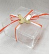 τετράγωνο κουτι πλέξι 7.5χ7.5χ4 εκ. με πεταλούδα δεμένη έτοιμη μπομπονιέρα με 5 κλασσικά κουφέτα τιμή 1.85€
