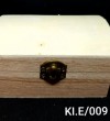 Ξύλινο αλουστράριστο κουτάκι σε σχήμα μπαούλου Υ5,5 x Π6 x Μ9,5 cm